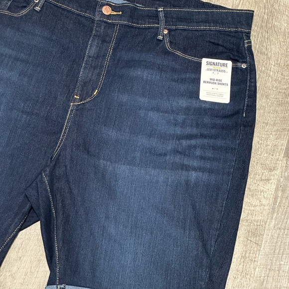 Women’s Levi’s 22 W36 XXL Navy Blue Denim Jeans Shorts Bermuda Rolled Stretch - Picture 5 of 10